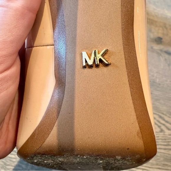 Michael Kors MK Classic Nude Patent  Leather Pointed Toe Heel Pump Size 8 Career - Picture 12 of 16